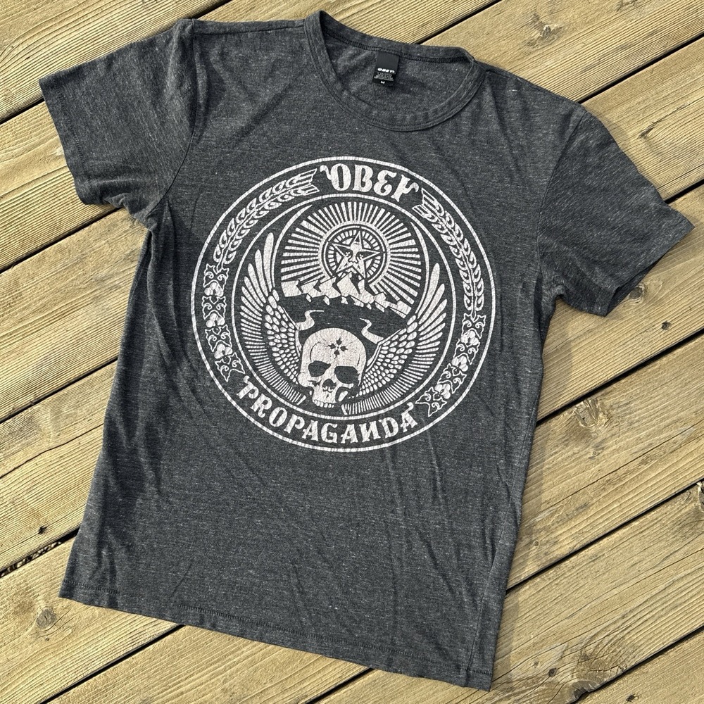 Obey Propaganda Skull Wings Glow In Dark T Shirt Gray Mens Size M Made In USA